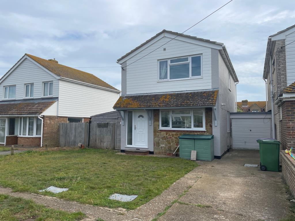 Lot: 107 - LINK-DETACHED THREE-BEDROOM HOUSE FOR REDECORATION - Front of property